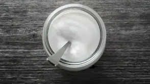 Uzmanlar Öneriyor: Yoğurda 1 Kaşık Ekleyin, Kemik ve Eklem Sağlığını Destekleyin