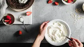 Market rafındaki küçük fark büyük sonuç yaratıyor: Hangi tarifte hangi krema kullanılmalı?