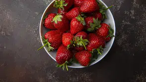 Çilek neden çabuk bozuluyor? Taze kalmasını sağlayan saklama yöntemi açıklandı