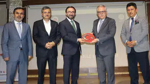 Manisa’da “Dijital Dünyada Çocuk ve Aile” konulu konferans düzenlendi