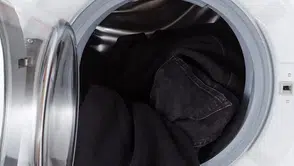 Siyah Kıyafetler Nasıl Yıkanır? Solmayı Önleyen Yöntemler