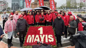DİSK 1 Mayıs'ı çelenkle andı