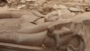 Kazıda bulunan lahit merak uyandırdı