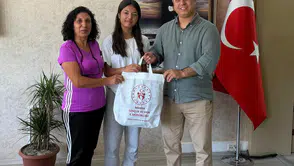 Müdür Öztürk'ten şampiyon atlete ödül