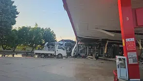 Facia: Kömür yüklü tır akaryakıt istasyonuna daldı