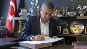 Özgür Özel'in kurduğu "Yeni Parti"nin logosu belli oldu