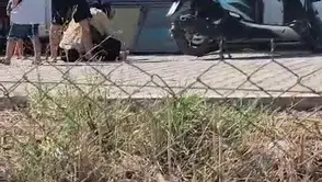 Çocuklarının gözü önünde öldürülesiye dövüldü