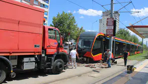 Tramvayın çarptığı genç kadın hayatını kaybetti