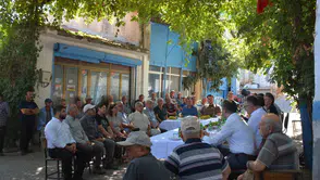 Salihli'de muhtarlar ve vatandaşlarla buluşma: Yüksek sıcaklıklara karşı kritik uyarı