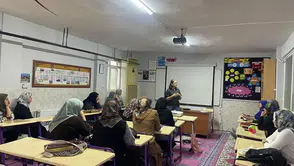 Manisa'da ebeveyniler çocuk gelişimini öğreniyor