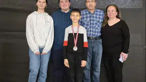 Manisa’nın yetenekli satranç sporcusu Mete Dağgül zirveye yürüyor