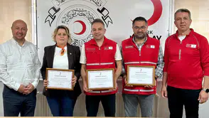 Kızılay Manisa'nın yetkililerine ödül!