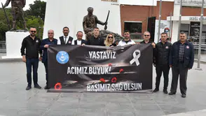 TÜRK EĞİTİM SEN KARANFİL BIRAKTI  ÖĞRETMEN VE ÖĞRENCİLERİ ANDI