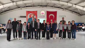 Bilgi yarışmasında dereceye girenler ödüllendirildi