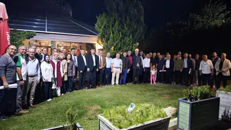 Emekli eğitimcilere plaket takdim edildi
