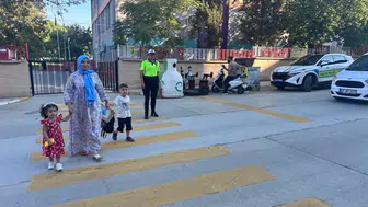 Alaşehir'de öğrenciler polis ve bekçilerle güvende