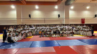 Sporcular bir üst kemere geçebilmek için ter döktü