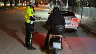Kurallara uymayan 73 araç trafikten men edildi