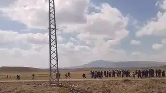 Cenaze sırasında iki aile birbirine girdi