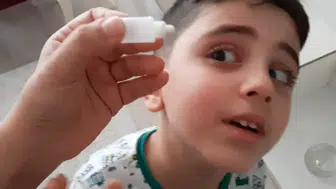 Göz Damlası Korkulu Rüya Olmasın! Çocuklarda Uygulama İçin Altın Tavsiyeler