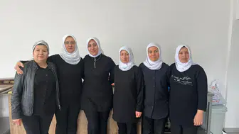 Manisalı hamarat kadınlar kavanozlara şifa depoluyor