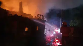 Manisa'da ev yangını korkuttu