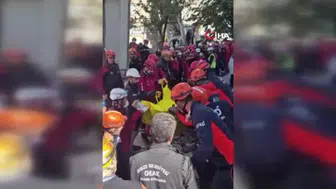 Çöken binada 2 kişinin cansız bedenine ulaşıldı
