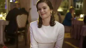Burcu Biricik kızı Luna ile görüntülendi