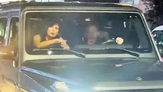 Türk hoca bir araç dolusu kadınla gecelerde: Kucak kucağa oturdular!