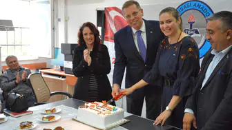 MANİSA TİCARET BORSASI BAŞKANI SADIK ÖZKASAP’TAN ÖĞRETMENLER GÜNÜ ZİYARETİ