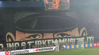 UEFA Avrupa Ligi'nde skandal! Açtıkları pankarta bakın