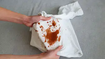 Domates Lekesi Nasıl Çıkar? Kumaştan En Zor Lekeleri Silip Süpüren Etkili Temizlik Yöntemleri