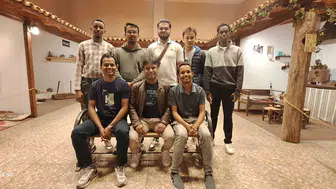 Uluslararası öğrenciler Akhisar’da zeytin topladı