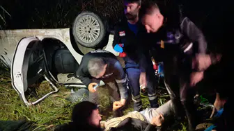 Polisten kaçarken aracıyla takla attı