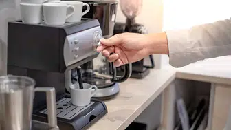 Uzmanlar Uyarıyor: Kahve Makinenizi Bu Şekilde Temizleyin!