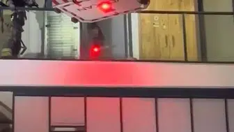 Sinir krizine girip evini yakmak istedi