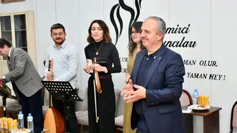 Şarkılar ve mektuplar emekli öğretmenleri duygulandırdı