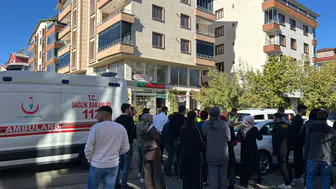 Dersten çıkan öğrencilere otomobil çarptı