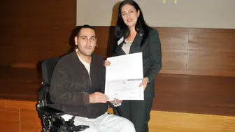 Ödül töreninde duygu dolu anlar