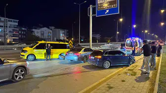 Otomobil ile ticari taksi çarpıştı: 2 yaralı