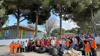 Öğrencilerden örnek çevre temizliği