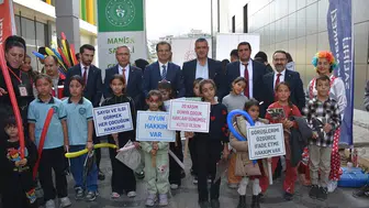 Dünya Çocuk Hakları Günü hediyelerle kutlandı