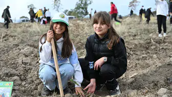Demirci'de günün anlamına uygun 2 bin fidan dikildi