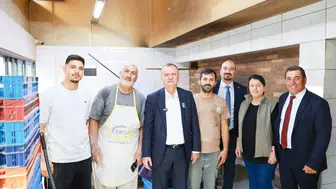 BAŞKAN BALABAN YENİMAHALLE’DE ESNAFI DİNLEDİ