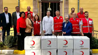 Kızılay’dan tedavi gören vatandaşlara giysi desteği