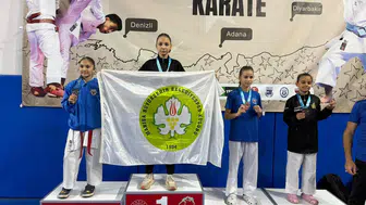 Manisa BBSK sporcular turnuvaya damga vurdu