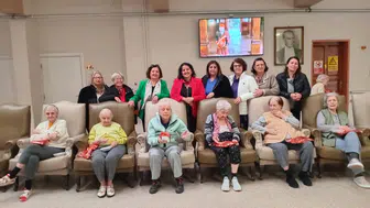 HUZUREVİNDEKİ ÖĞRETMENLER UNUTULMADI