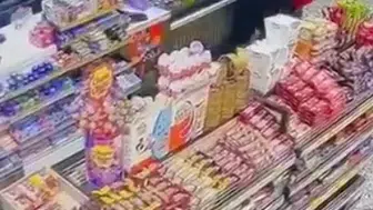 Alkollü müşteri, akaryakıt istasyonu çalışanını böyle darbetti