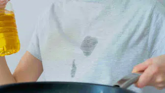 Kıyafetlerden Yağ Lekesi Nasıl Çıkar? Evde Denenmiş ve Etkili Yöntemler!