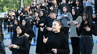 MCBÜ öğrencilerinden işaret dili ile anlamlı gösteri